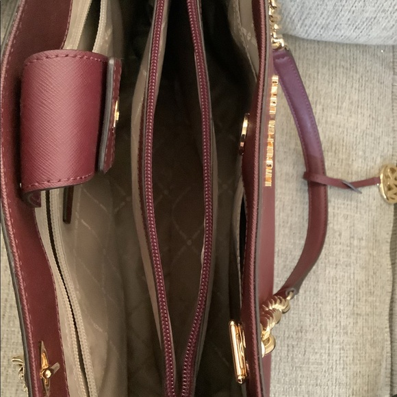 Michael Kors Susannah Merlot burgundy purse with gold tone chain straps - Picture 11 of 11